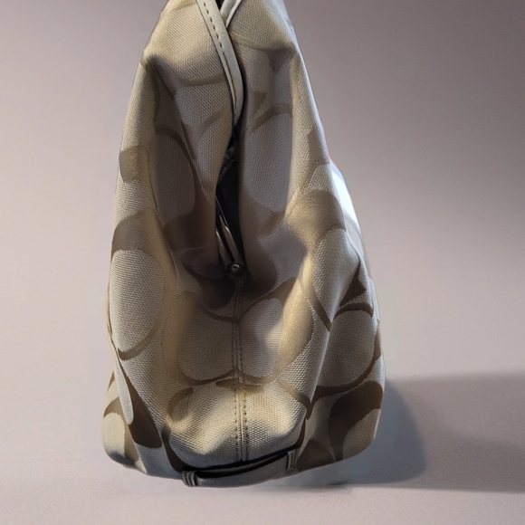 Coach Signature Stripe Framed Carryall. - Picture 4 of 8